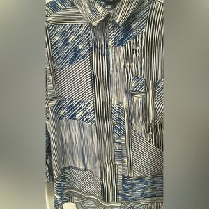 Zac & Rachel Abstract Blue/White Button Down Blouse – Size L (Missing Button)